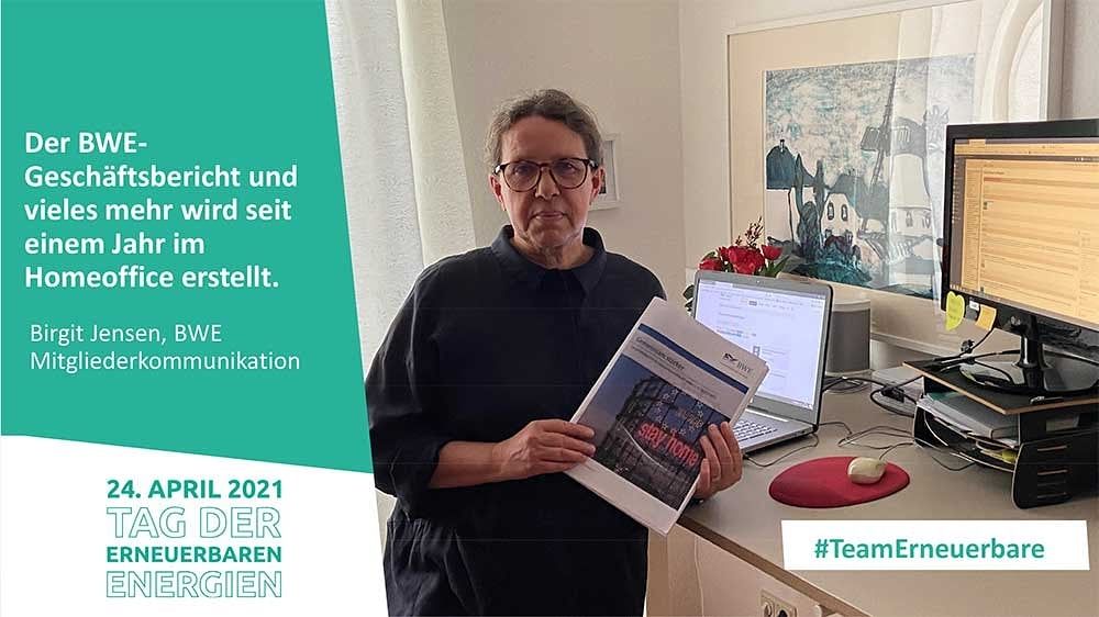 BWE-Mitarbeiterin an ihrem Schreibtisch im Homeoffice