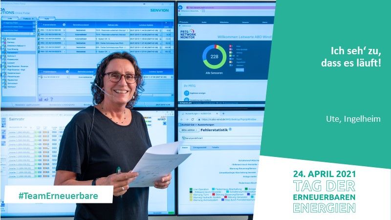 Frau mit Headset vor mehreren Bildschirmen mit Statistiken