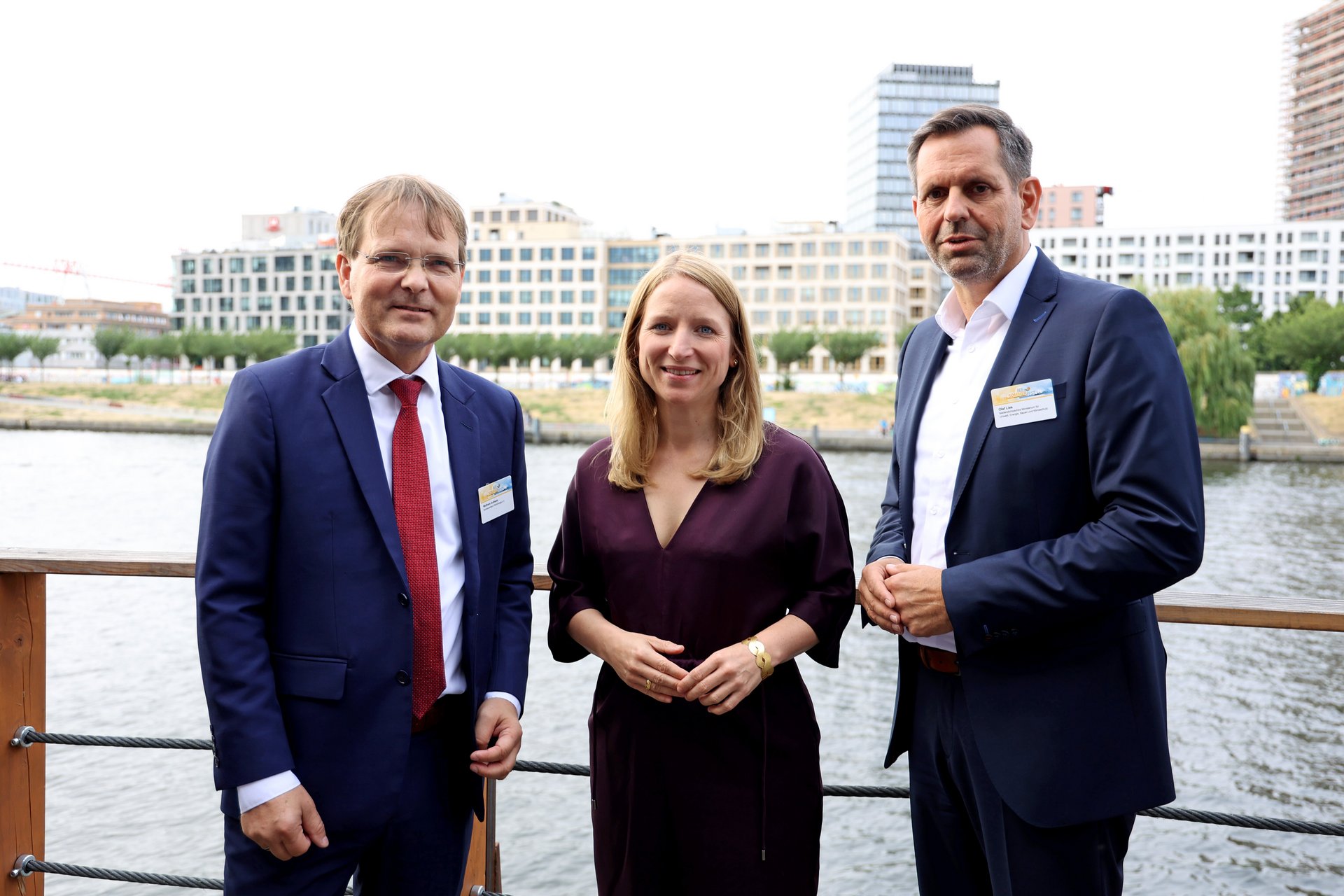 BEE-Geschäftsführer Wolfram Axthelm mit Daniela Kluckert und Olaf Lies