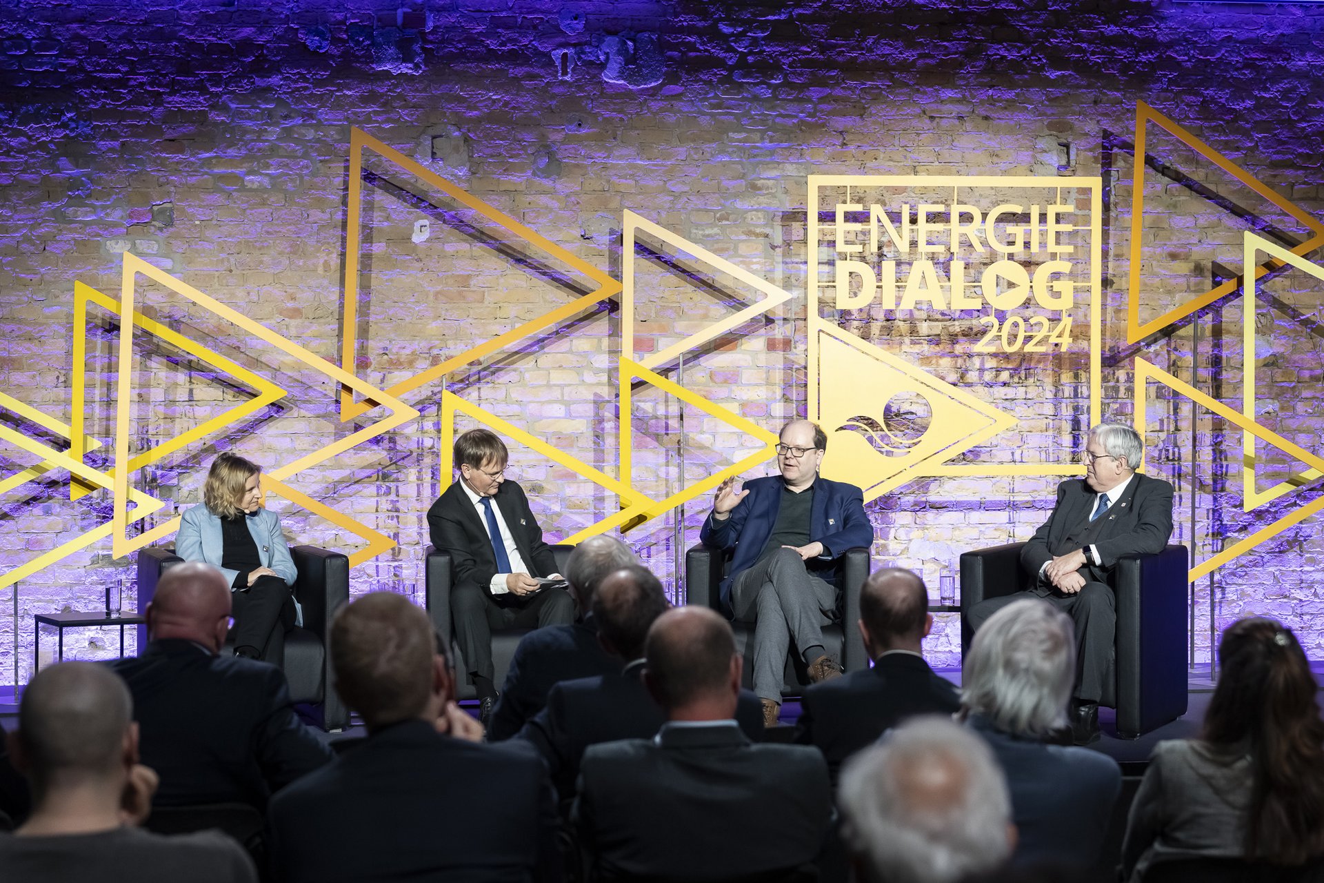 Die Landes-Energieminister*innen Katrin Eder, Prof. Jörg Steinbach und Christian Meyer in der Paneldiskussion "Energiewende Real" auf dem Energiedialog 2024