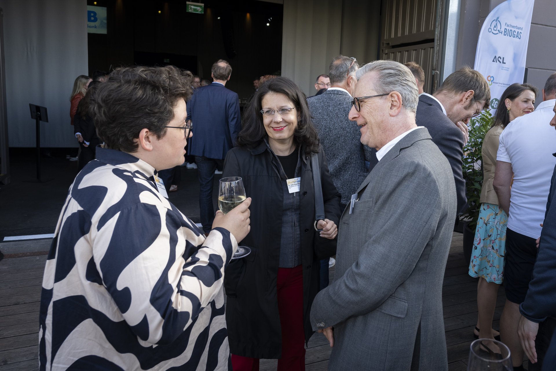 Entspanntes Networking auf der Spree-Terrasse ©Steffen Kugler