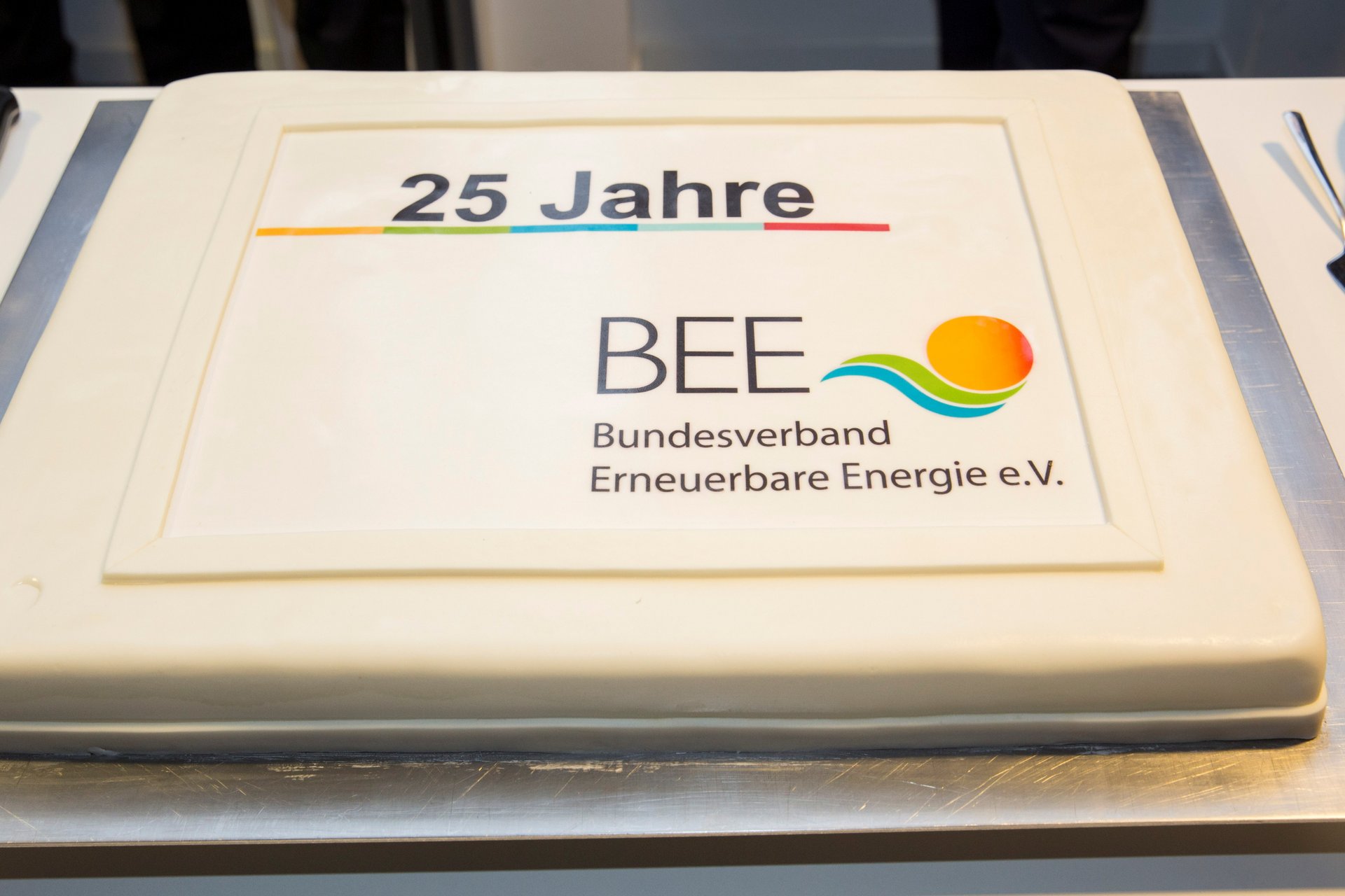 Torte anlässlich des 25-jährigen BEE-Jubiläums, Dezember 2016