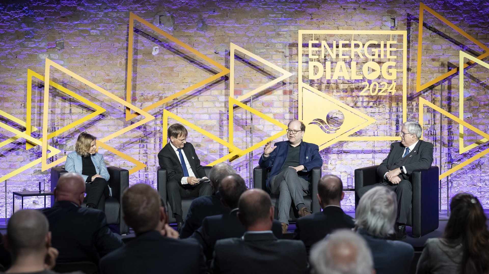 Die Landes-Energieminister*innen Katrin Eder, Prof. Jörg Steinbach und Christian Meyer in der Paneldiskussion "Energiewende Real" auf dem Energiedialog 2024