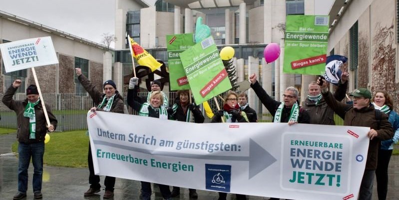 Demonstration "Erneuerbare Energiewende Jetzt!" vor dem Bundeskanzleramt, 2013