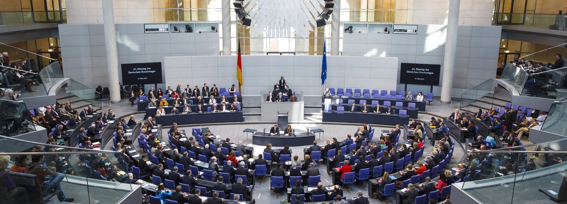Weitansicht des Plenarsaals des deutschen Bundestages während einer Sitzung