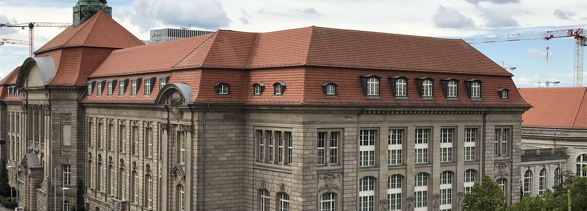 Beschreibung: Außenansicht des Gebäudes des Bundeswirtschaftsministeriums BMWK