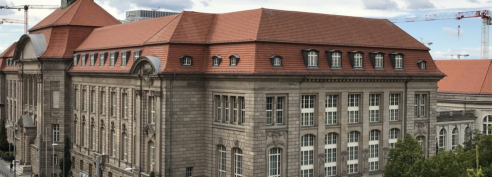 Beschreibung: Außenansicht des Gebäudes des Bundeswirtschaftsministeriums BMWK