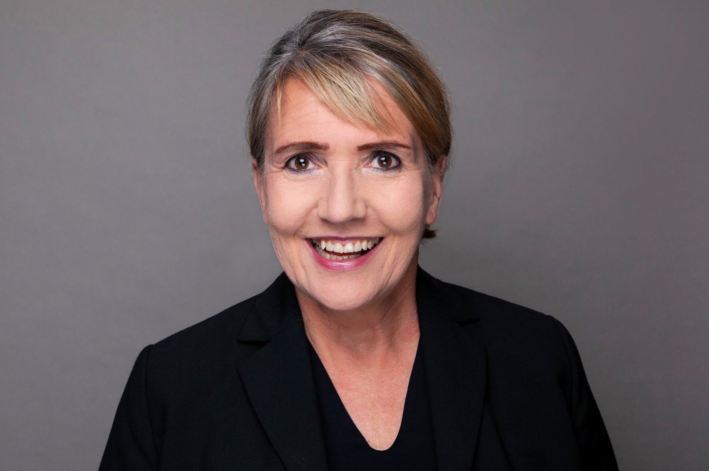 Dr. Simone Peter