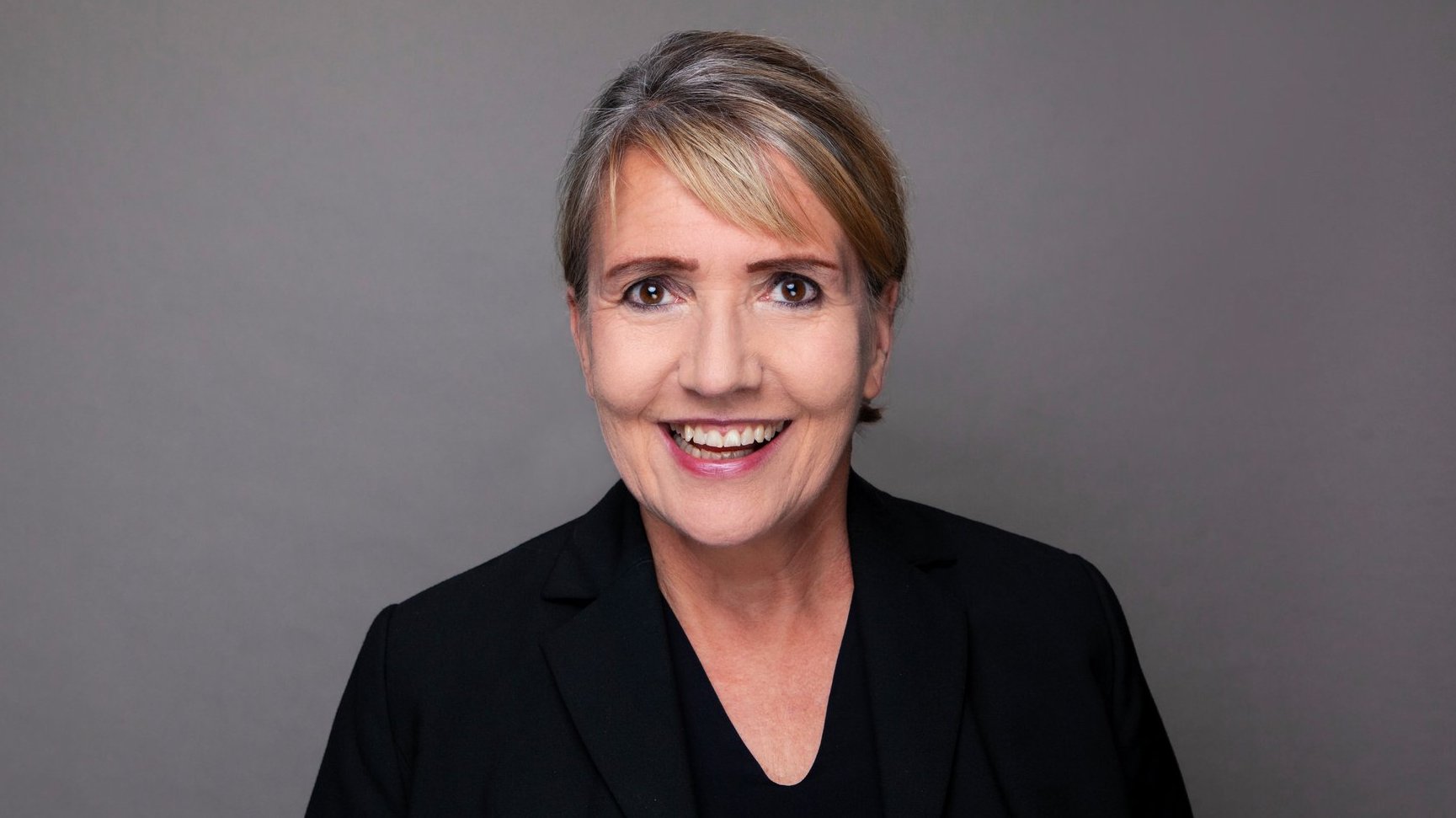 Portraitbild von Dr. Simone Peter