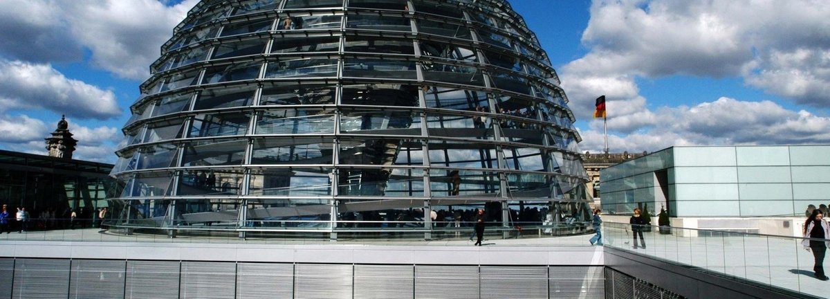 Glaskuppel des deutschen Bundestages von außen