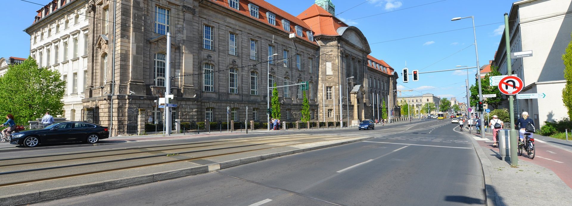 Beschreibung: Außenansicht des Bundesministeriums für Wirtschaft und Klimaschutz in der Invalidenstraße in Berlin