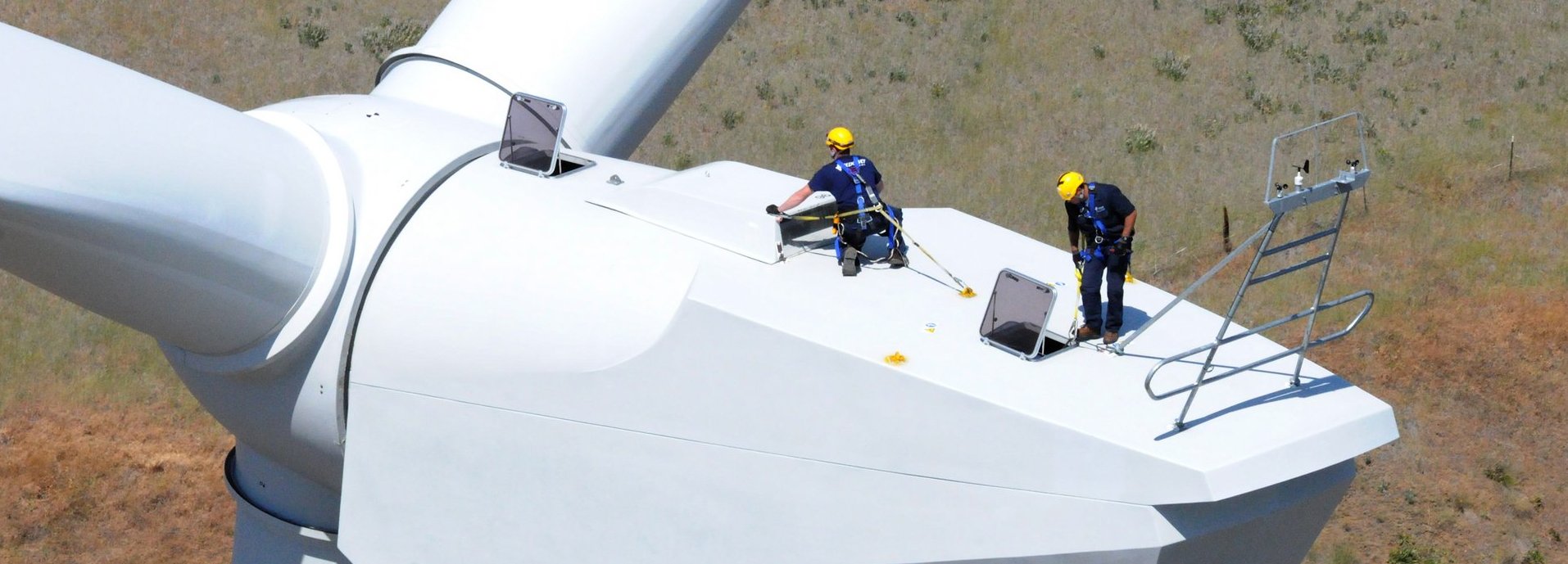 Servicetechniker auf einem Windrad