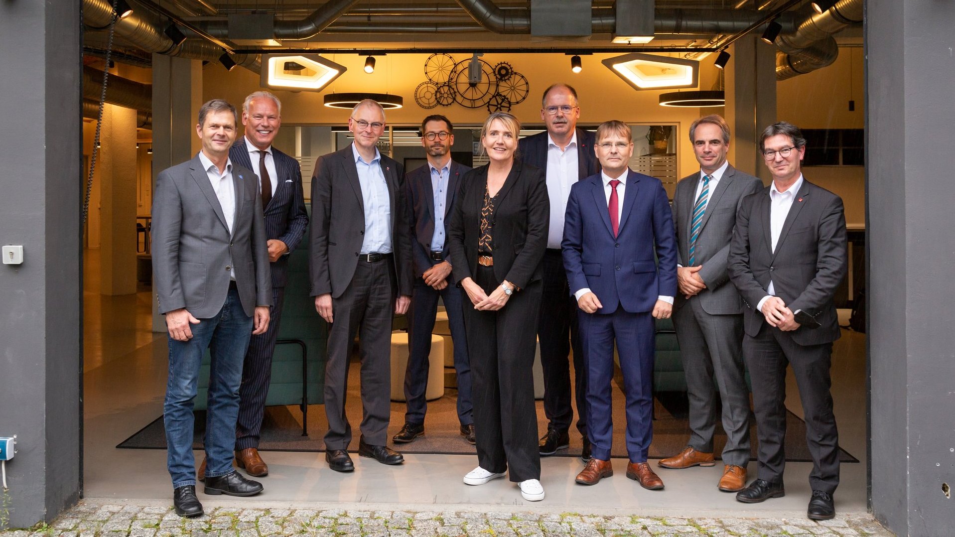 Treffen des Deutsche Gewerkschaftsbunds (DGB) sowie die unter dem Dach des DGB organisierten Gewerkschaften ver.di, IG Metall, IG BCE und EVGn mit dem BEE auf dem EUREF-Campus, August 2020