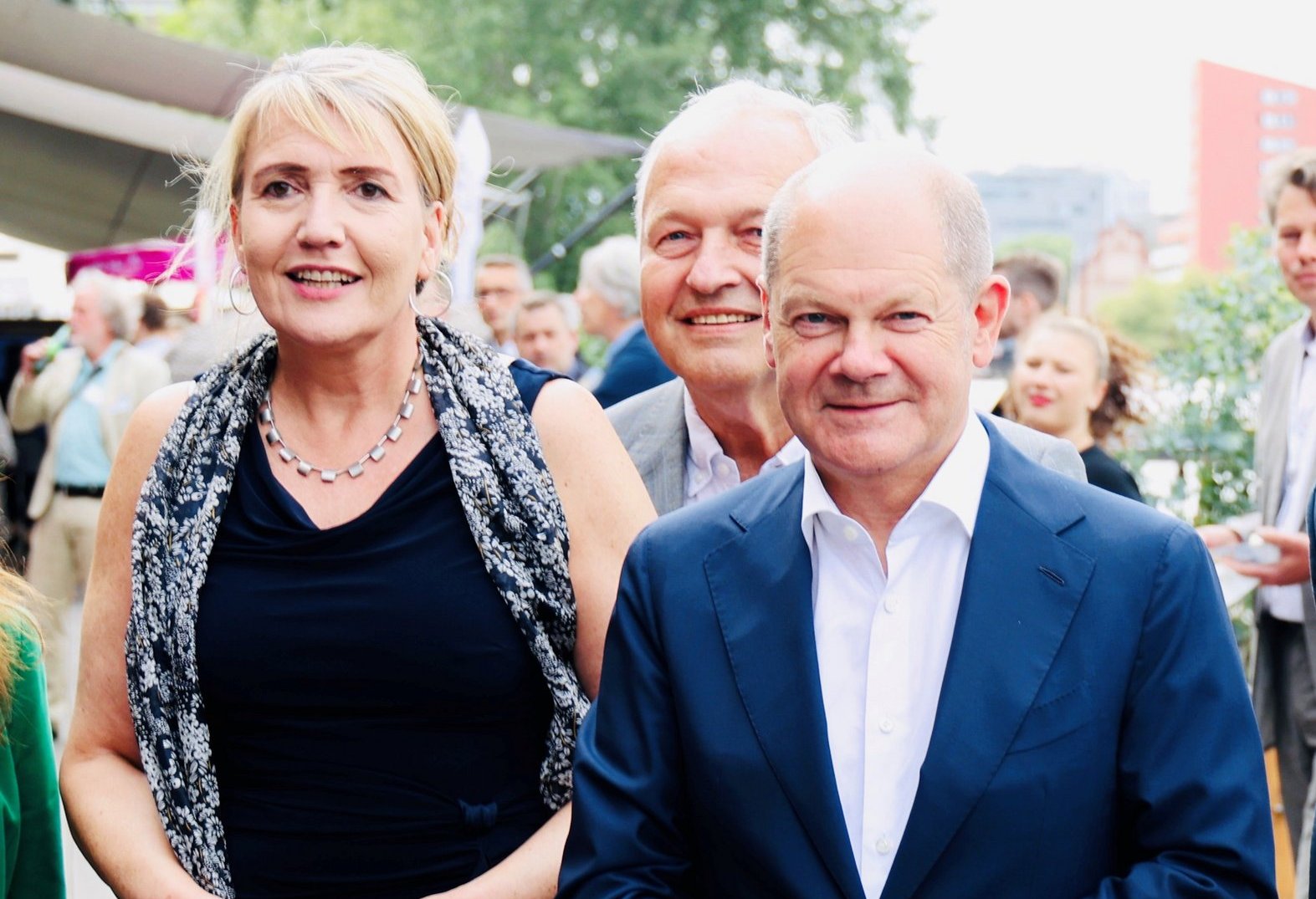 Dr. Simone Peter und Olaf Scholz beim BEE-Sommerfest