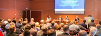 Geschäftskonferenz und Präsentation. Publikum im Konferenzsaal.