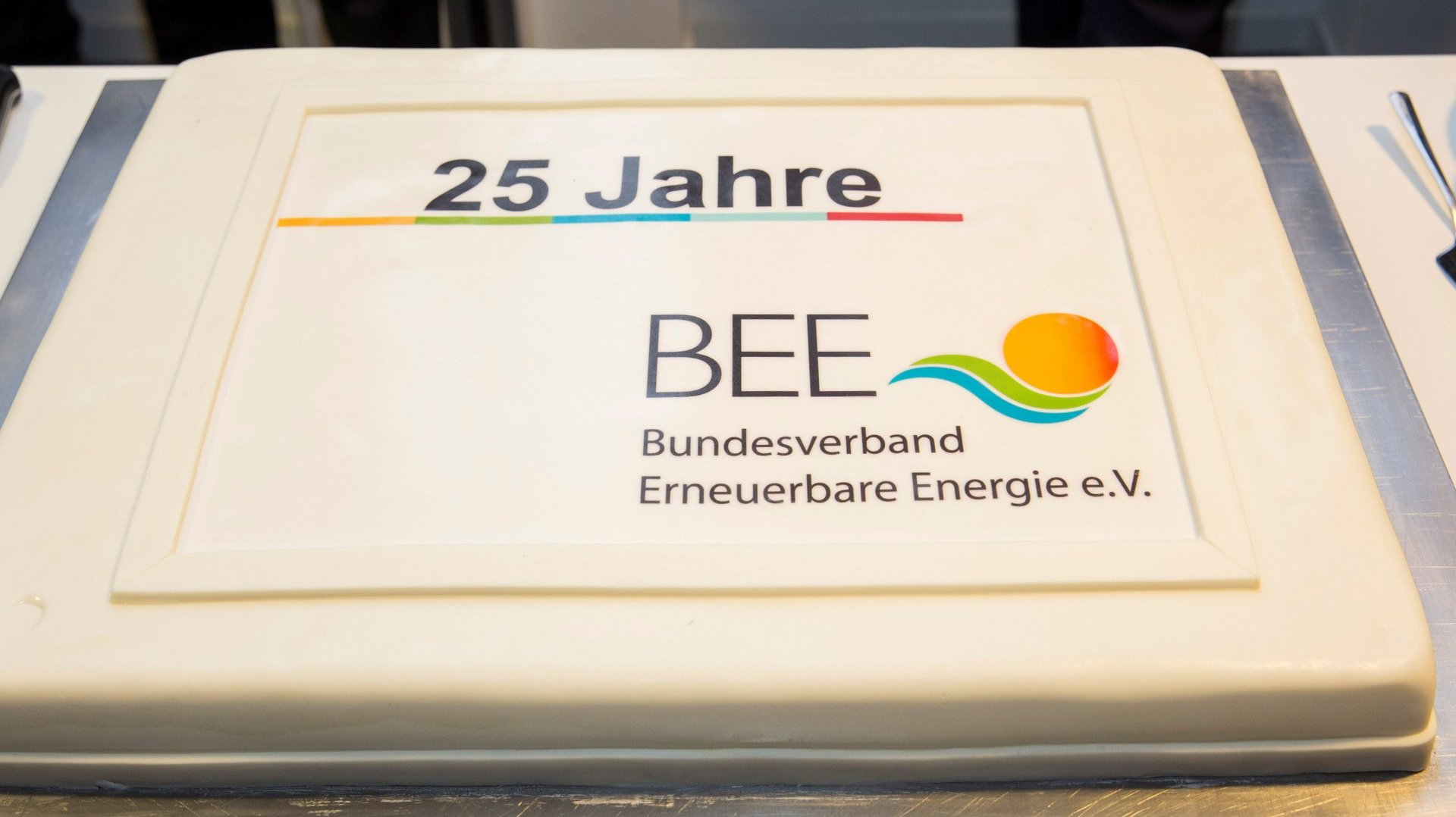 Torte anlässlich des 25-jährigen BEE-Jubiläums, Dezember 2016