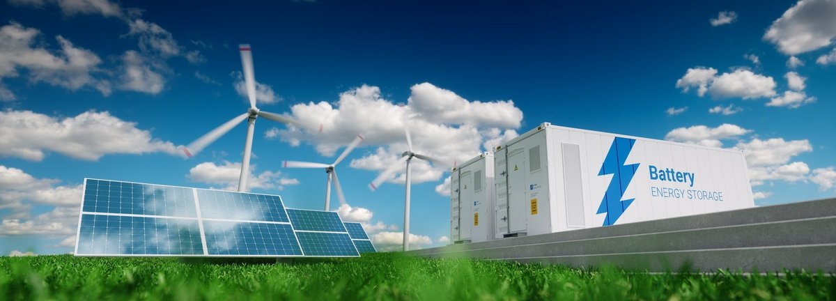 Konzept des Energiespeichersystems. Erneuerbare Energien - Photovoltaik, Windräder und Li-Ionen-Batteriecontainer in frischer Natur. 3D-Rendering.