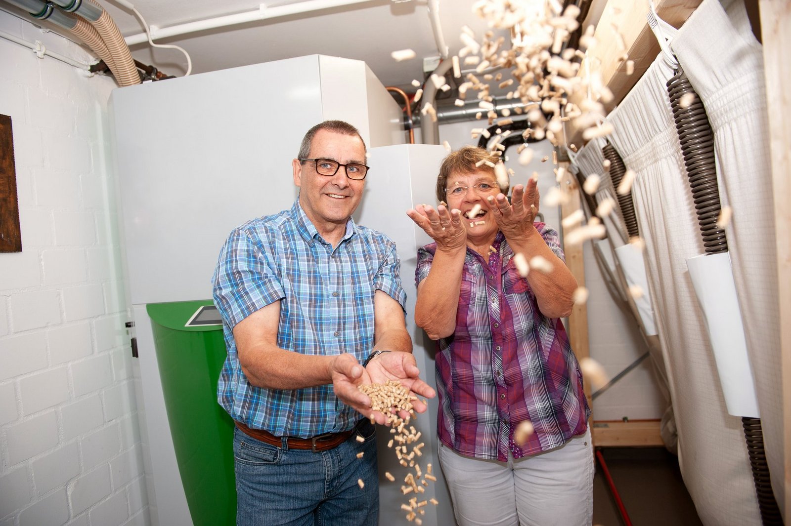 Bildbeschreibung: Pelletnutzer mit Kessel