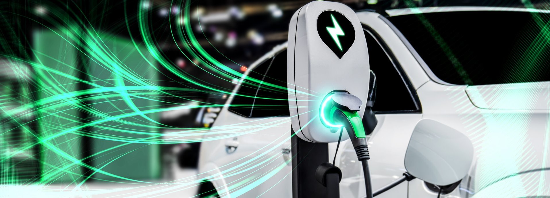 EV-Ladestation für Elektroautos im Konzept von grüner Energie und Ökostrom aus nachhaltiger Quelle zur Versorgung der Ladestation, um den CO2-Ausstoß zu reduzieren