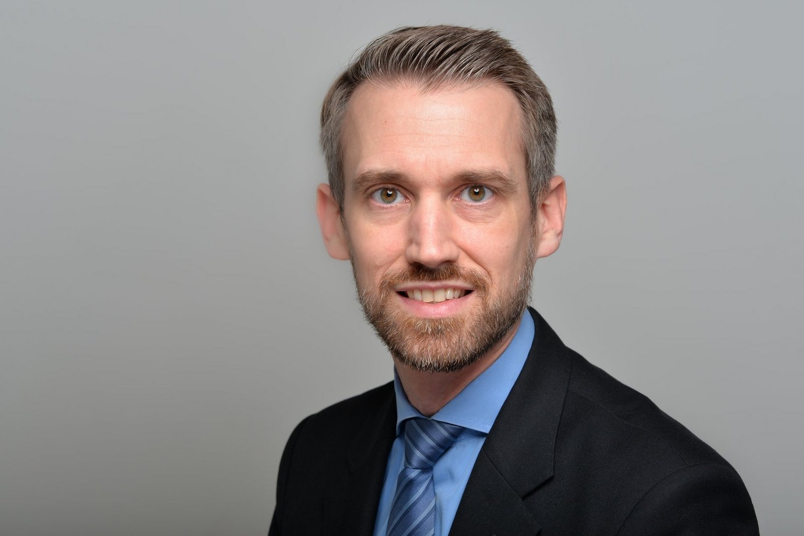 Portraitfoto von Sebastian Heinermann